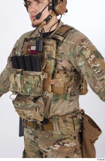  Photos Frankie Perry Army USA Recon gun cartridges pouch rucksack upper body 0001.jpg